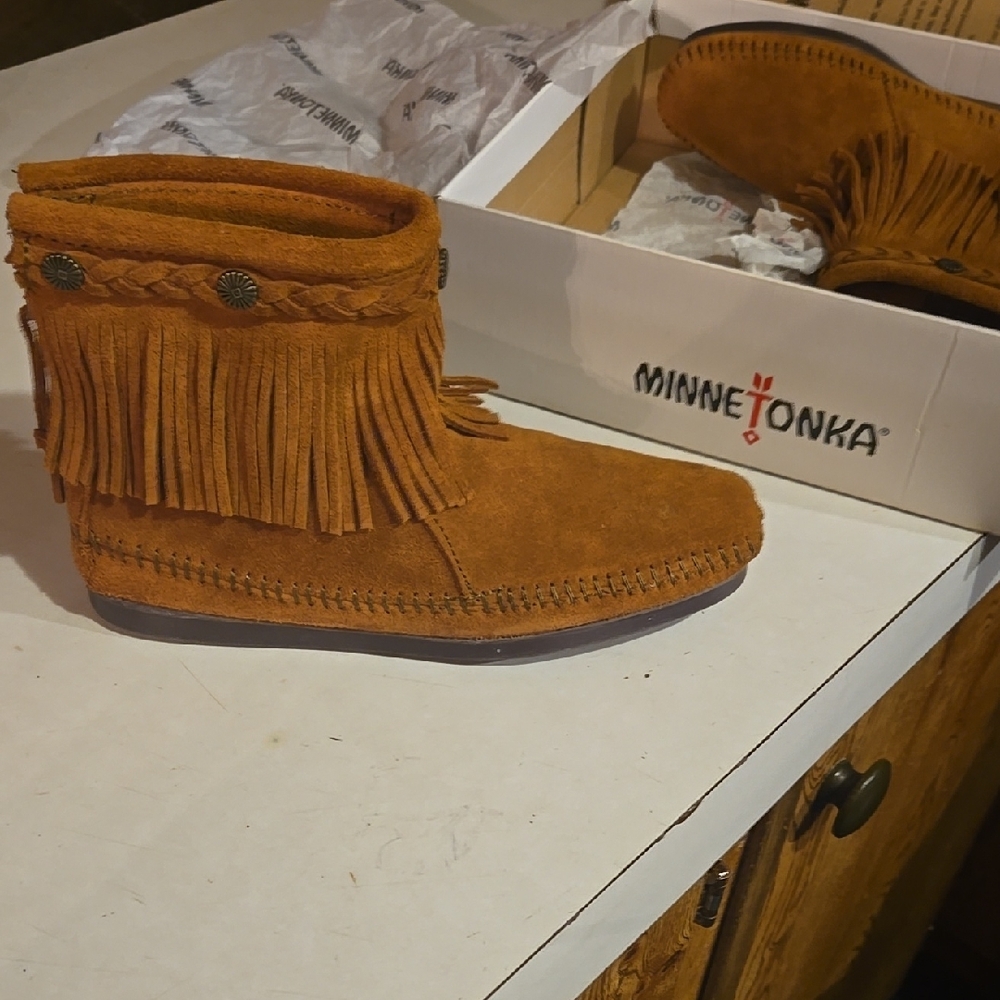 Minnetonka Tan Suede Fringe Boots